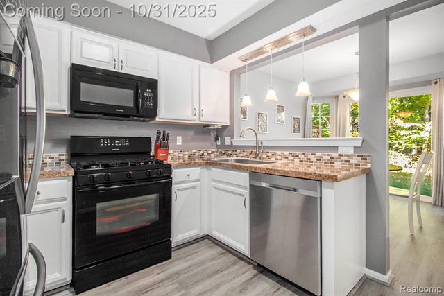 7860 Rivergate Drive, Westland, MI 48185