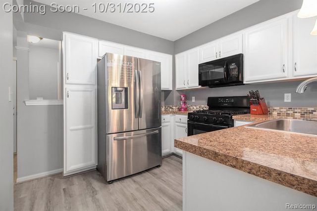 7860 Rivergate Drive, Westland, MI 48185