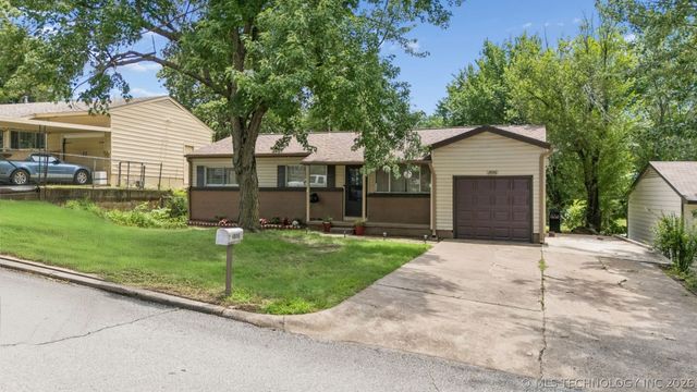1006 Forest Drive, Sand Springs, OK 74063