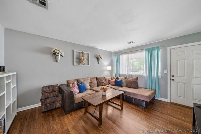 1006 Forest Drive, Sand Springs, OK 74063