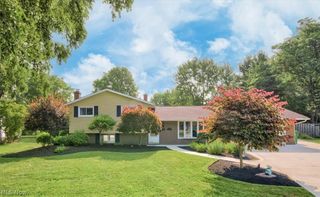8230 Yorkshire Drive, Mentor, OH 44060