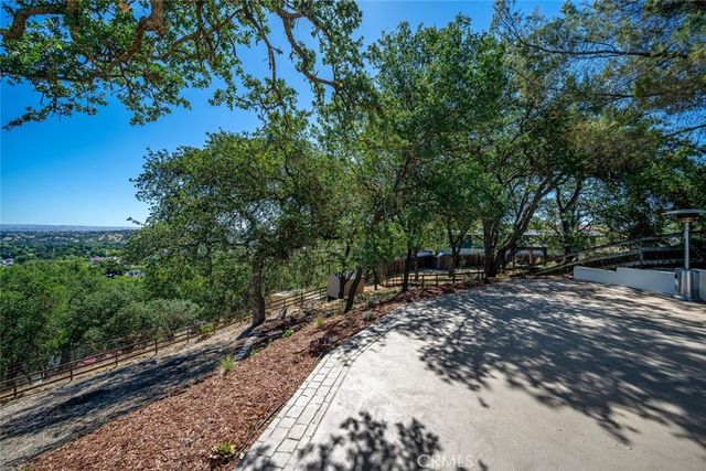 34 Terrace Hill Dr, Paso Robles, CA 93446
