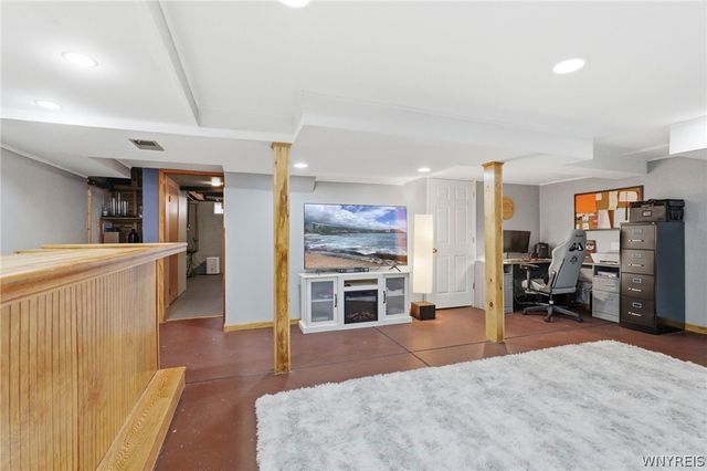 80 Andover Lane, Amherst, NY 14221