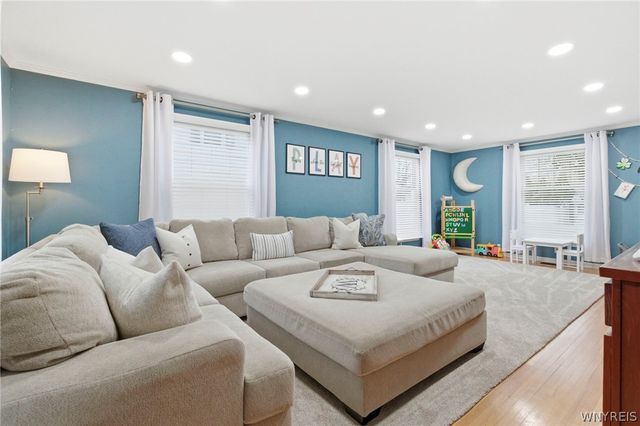 80 Andover Lane, Amherst, NY 14221