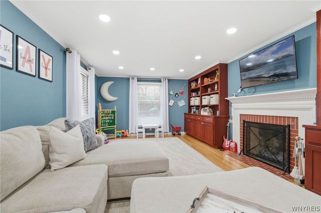 80 Andover Lane, Amherst, NY 14221