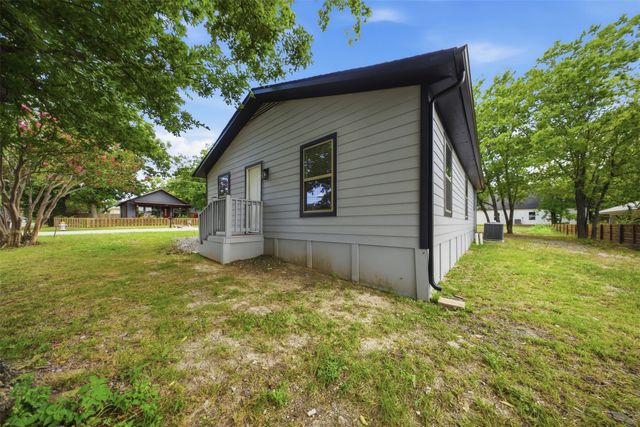 500 S 4th Street, Bonham, TX 75418