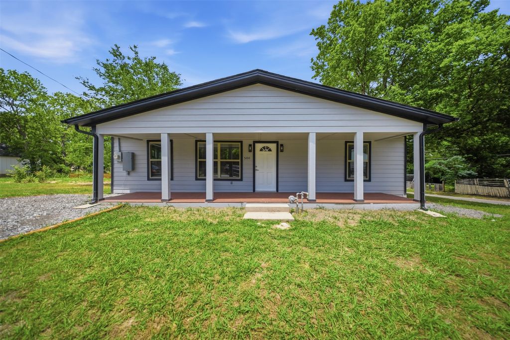 500 S 4th Street, Bonham, TX 75418