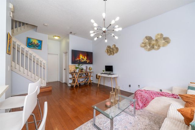 2257 NW 77th Terrace, Pembroke Pines, FL 33024