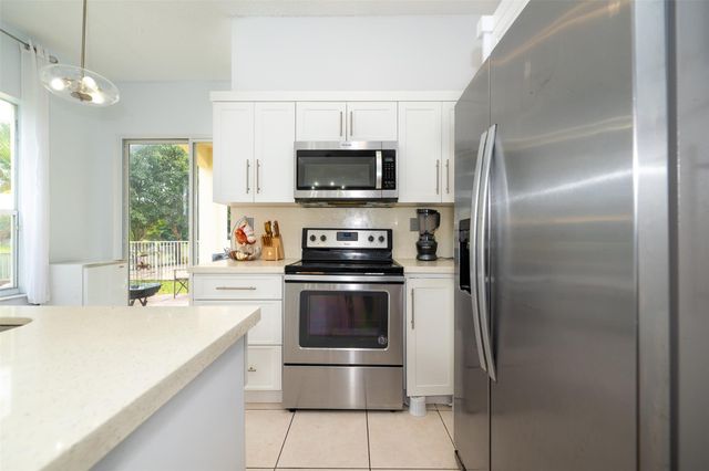 2257 NW 77th Terrace, Pembroke Pines, FL 33024