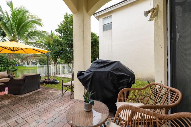 2257 NW 77th Terrace, Pembroke Pines, FL 33024