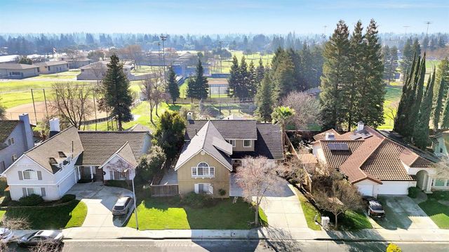 2034 Wrenwood Avenue, Clovis, CA 93611