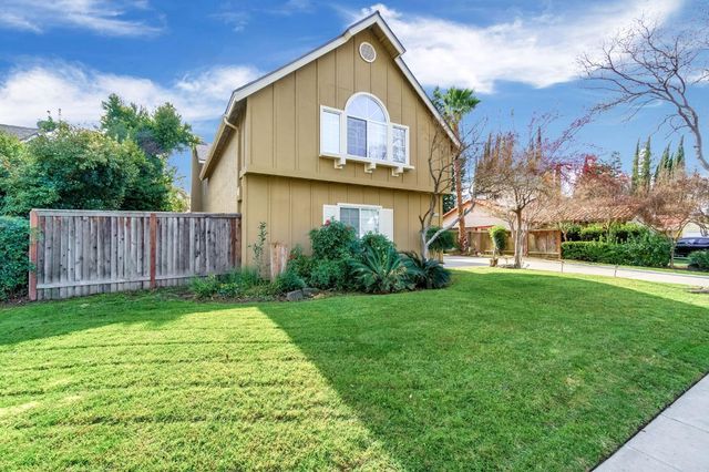 2034 Wrenwood Avenue, Clovis, CA 93611