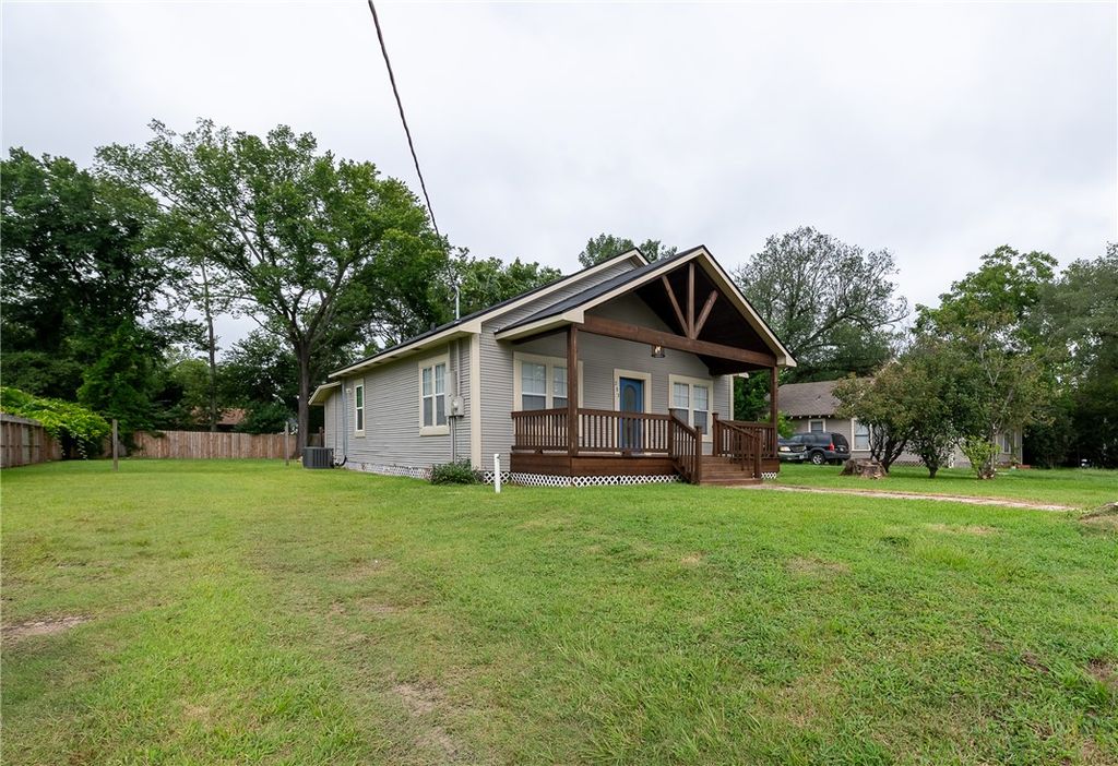 203 North Texas Street, Madisonville, TX 77864 — photo 4