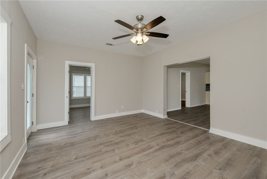 203 North Texas Street, Madisonville, TX 77864 — photo 5