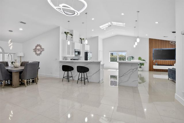 3540 N Park Rd, Hollywood, FL 33021