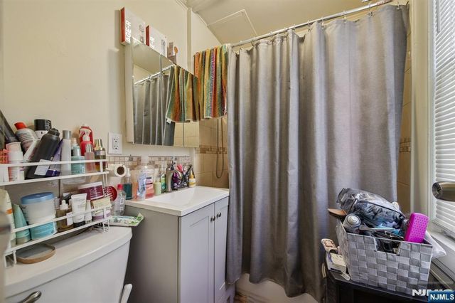 17 Myrtle Avenue, Jersey City, NJ 07305