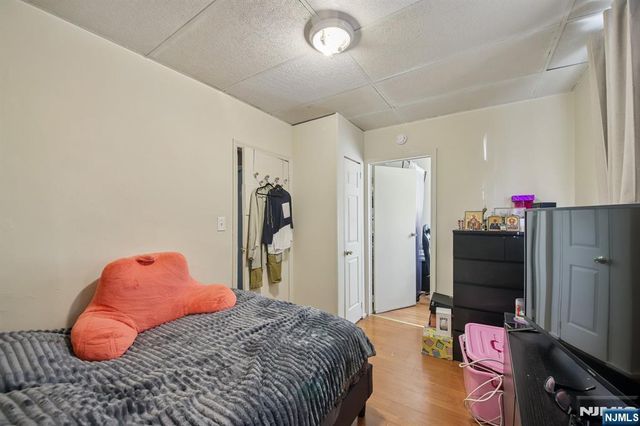 17 Myrtle Avenue, Jersey City, NJ 07305