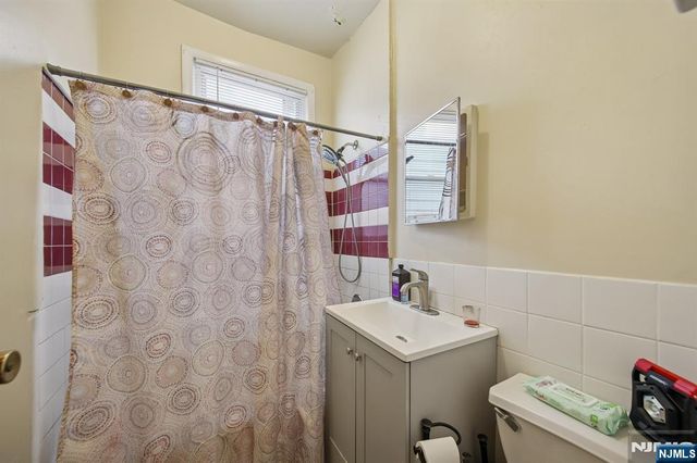 17 Myrtle Avenue, Jersey City, NJ 07305