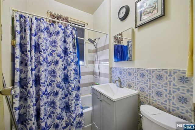 17 Myrtle Avenue, Jersey City, NJ 07305