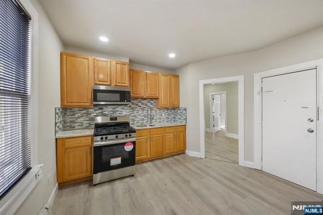 17 Myrtle Avenue, Jersey City, NJ 07305