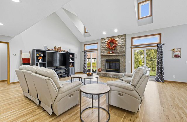 5962 Heritage Lakes Drive, Hilliard, OH 43026