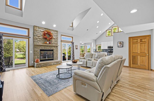 5962 Heritage Lakes Drive, Hilliard, OH 43026