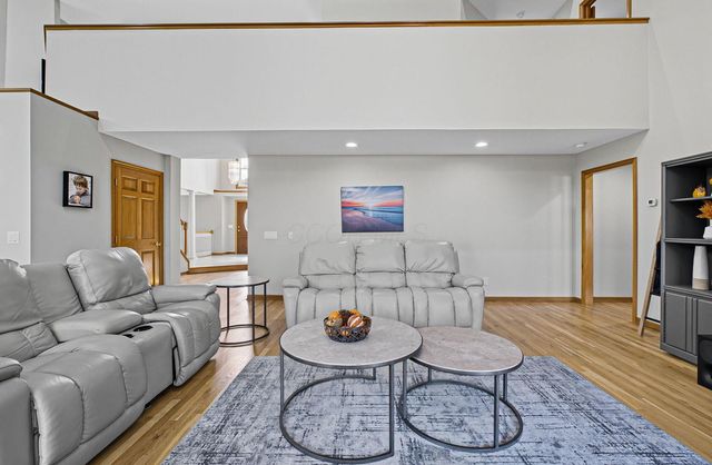 5962 Heritage Lakes Drive, Hilliard, OH 43026