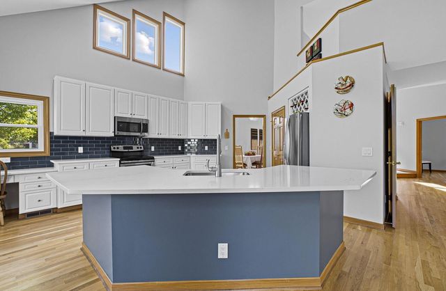 5962 Heritage Lakes Drive, Hilliard, OH 43026