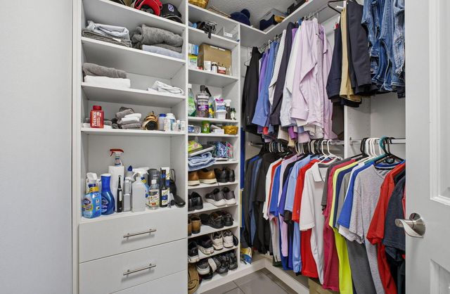 5962 Heritage Lakes Drive, Hilliard, OH 43026