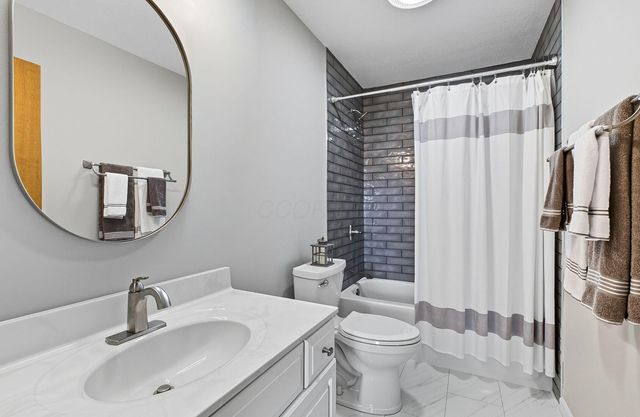 5962 Heritage Lakes Drive, Hilliard, OH 43026