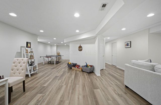 5962 Heritage Lakes Drive, Hilliard, OH 43026