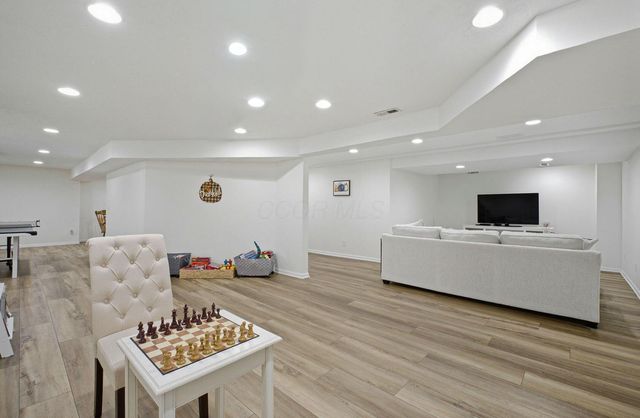 5962 Heritage Lakes Drive, Hilliard, OH 43026