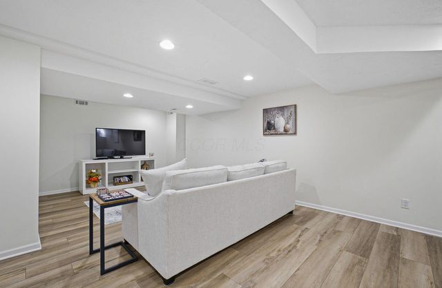 5962 Heritage Lakes Drive, Hilliard, OH 43026