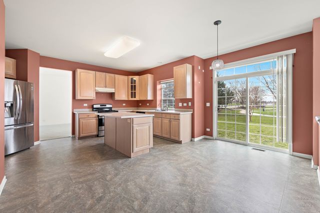 10999 Manhattan Drive, Huntley, IL 60142