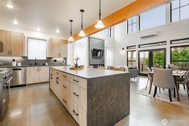 204 Pebblebrook Drive, Lynden, WA 98264