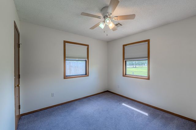 207 S Westview Dr, Derby, KS 67037