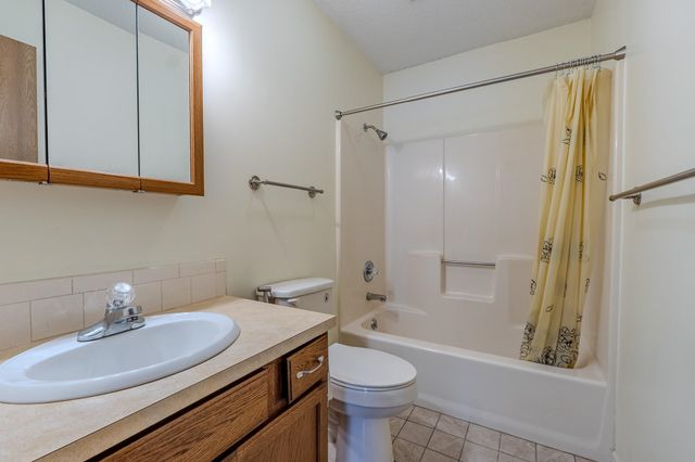 207 S Westview Dr, Derby, KS 67037