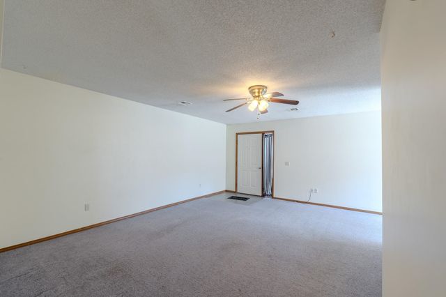 207 S Westview Dr, Derby, KS 67037
