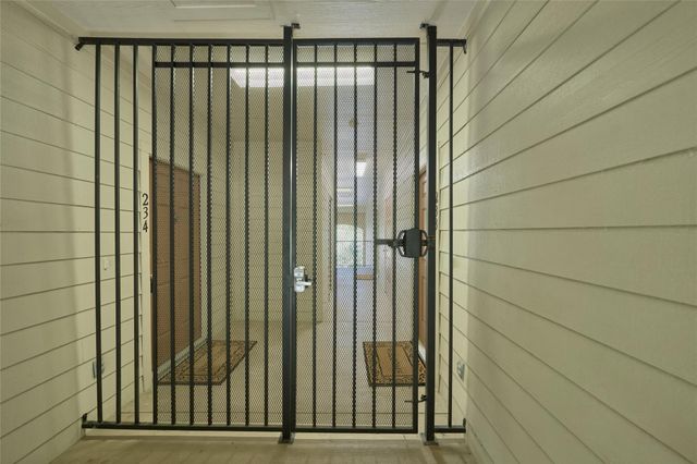 6607 Lake Woodlands Drive 234, The Woodlands, TX 77382