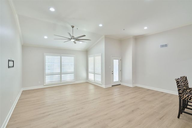 6607 Lake Woodlands Drive 234, The Woodlands, TX 77382