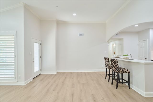 6607 Lake Woodlands Drive 234, The Woodlands, TX 77382