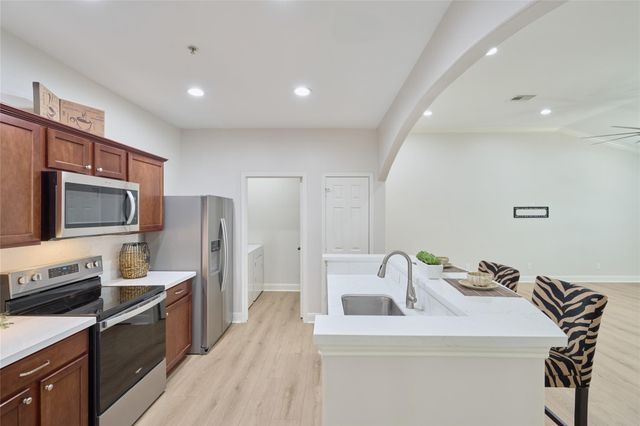 6607 Lake Woodlands Drive 234, The Woodlands, TX 77382