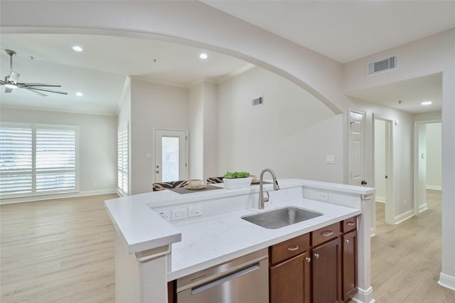 6607 Lake Woodlands Drive 234, The Woodlands, TX 77382