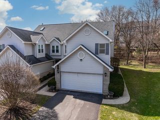 907 THORNWOOD Court 2, St. Charles, IL 60174