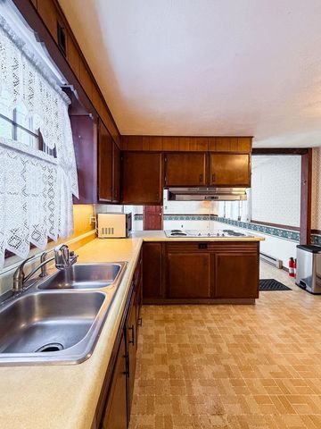 1 Old Coach Road, Hudson, NH 03051