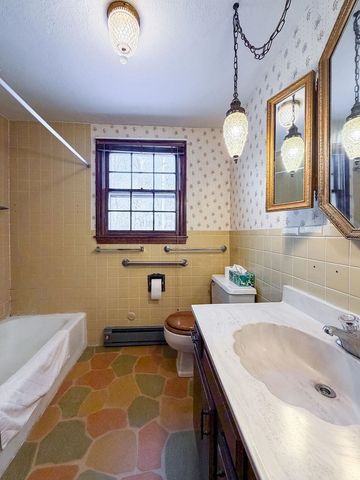 1 Old Coach Road, Hudson, NH 03051