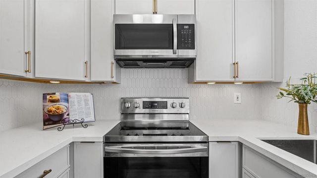 1085 12th St D, Imperial Beach, CA 91932