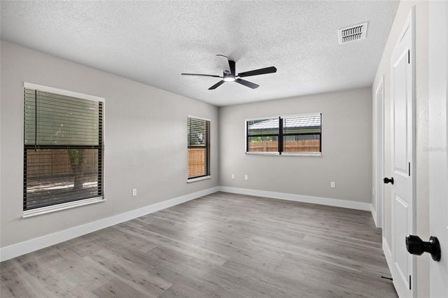 281 E COUNTRY CLUB DRIVE, Williston, FL 32696