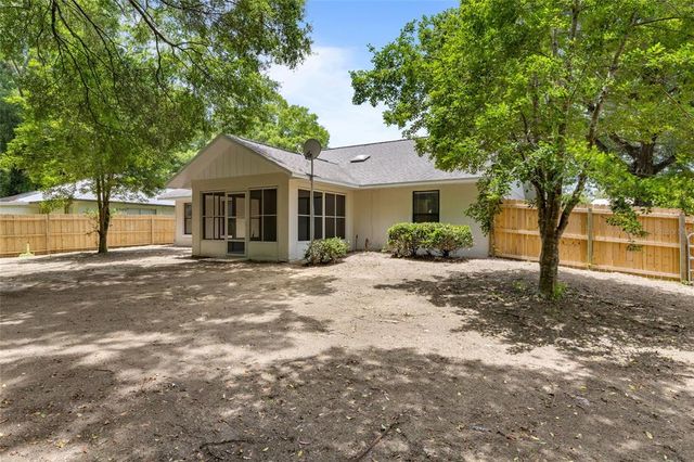 281 E COUNTRY CLUB DRIVE, Williston, FL 32696