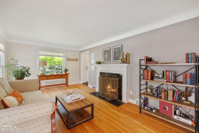 407 Lothrop Road, Grosse Pointe Farms, MI 48236